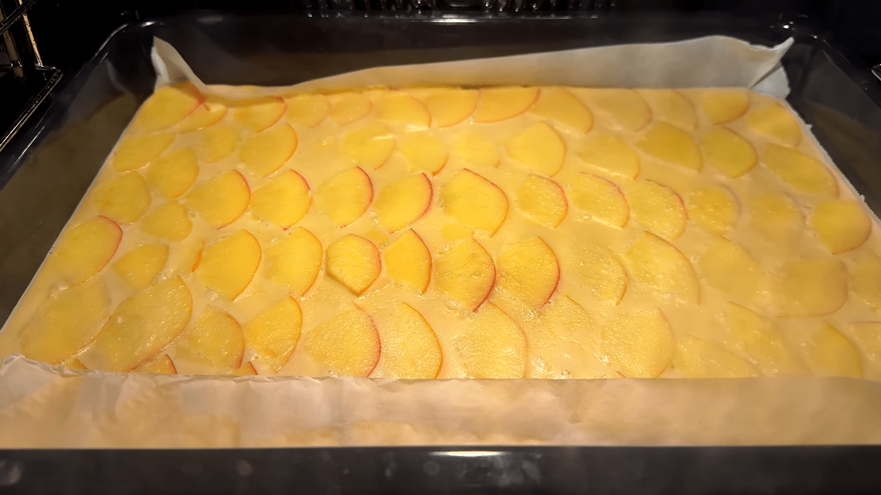 Кулінари поділилися рецептом заливного яблучного пирога
