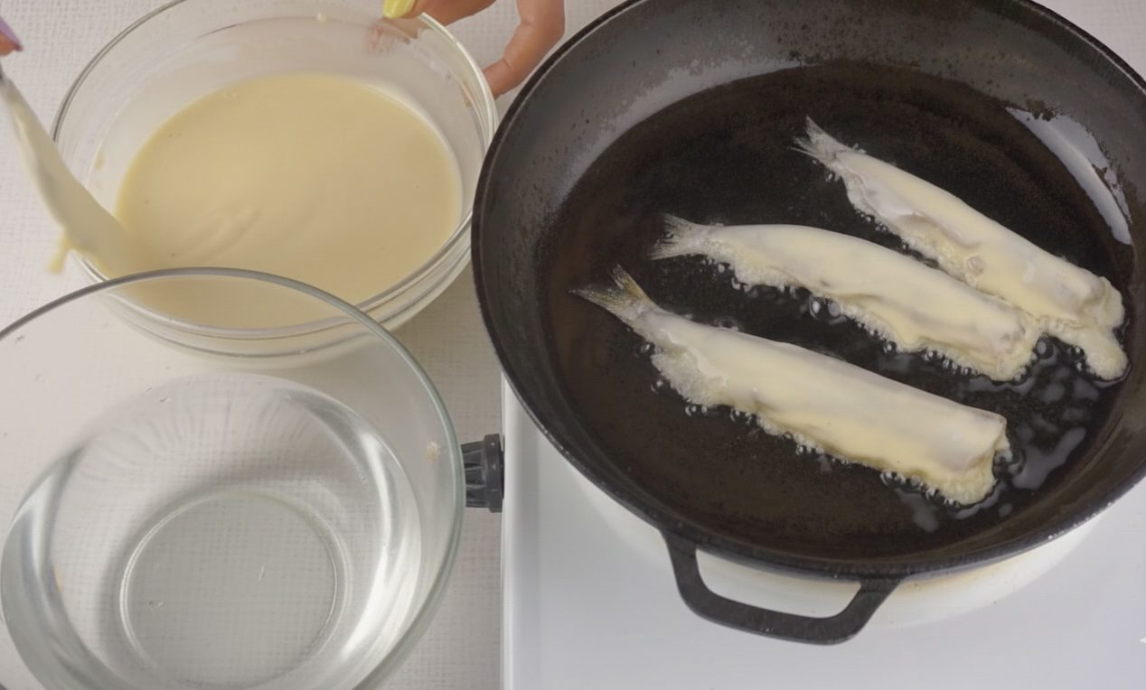 Господині розповіли, як прибрати запах смаженої риби на кухні