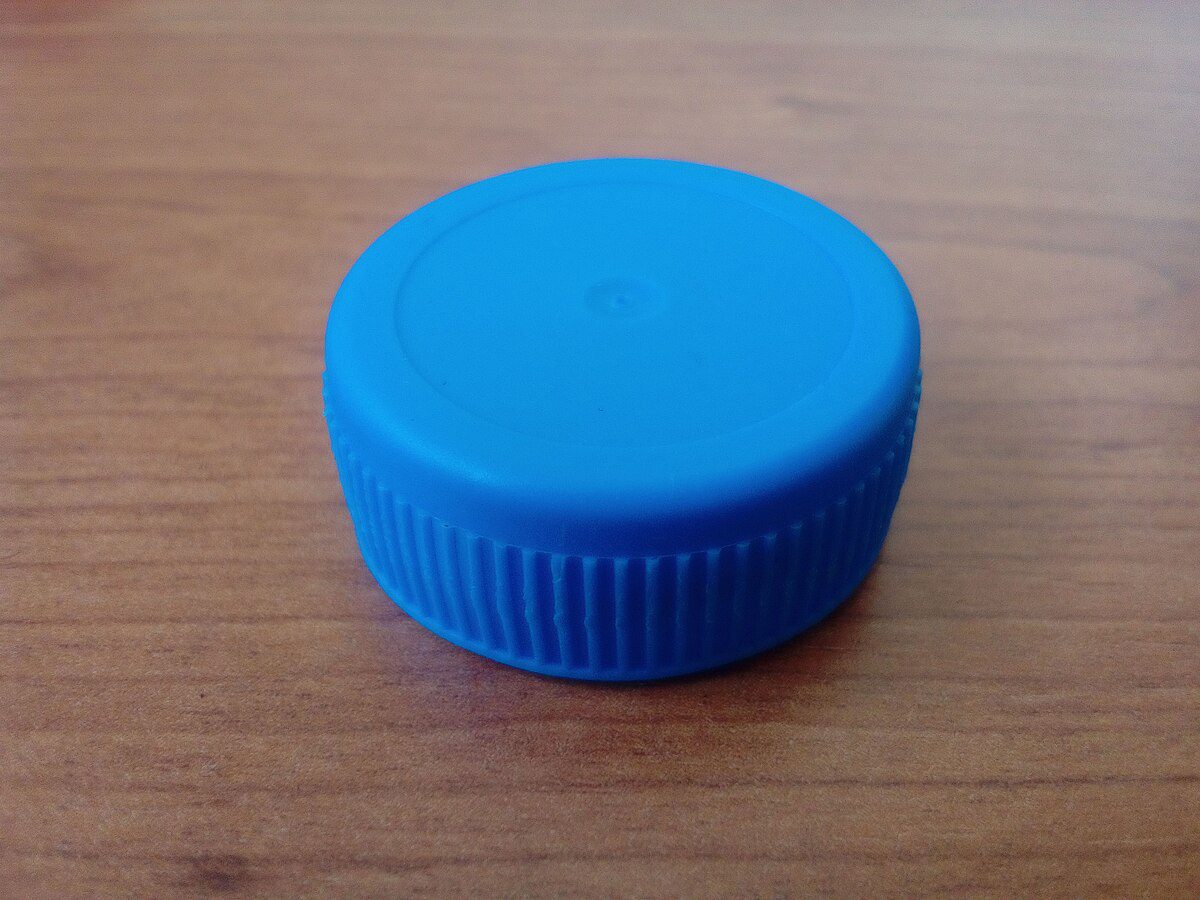 Експерти розповіли, як зробити красивий кошик для пікніка з пластикових кришок від пустих пляшок