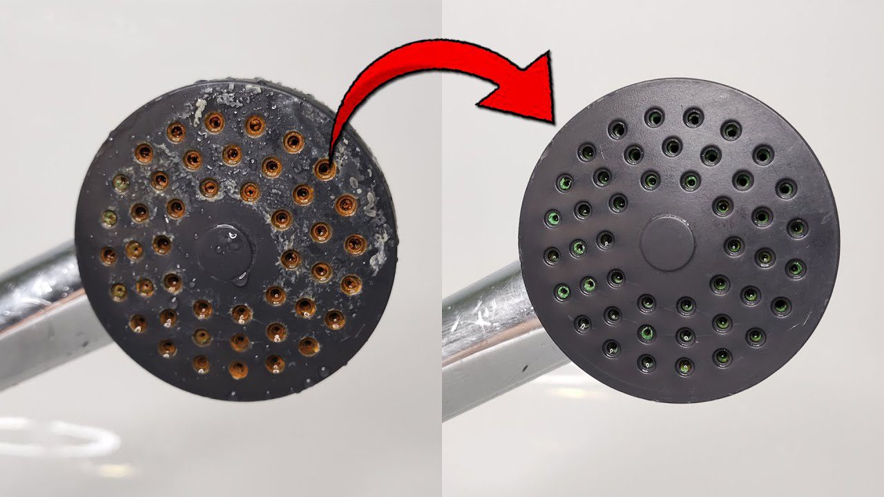 Експерти пояснили, як правильно розібрати та очистити душ від вапняного нальоту на сіточці