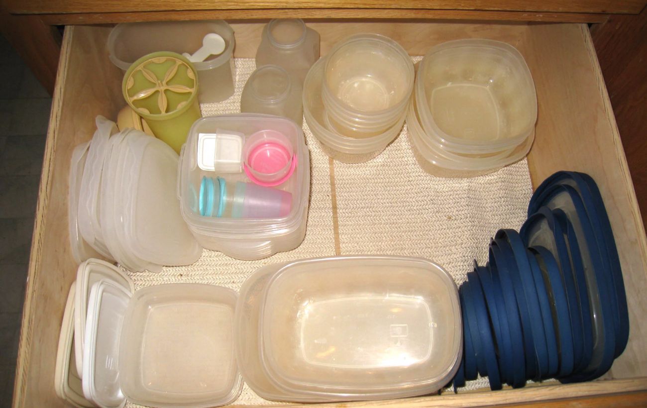 Як відмити пластикові контейнери від жиру