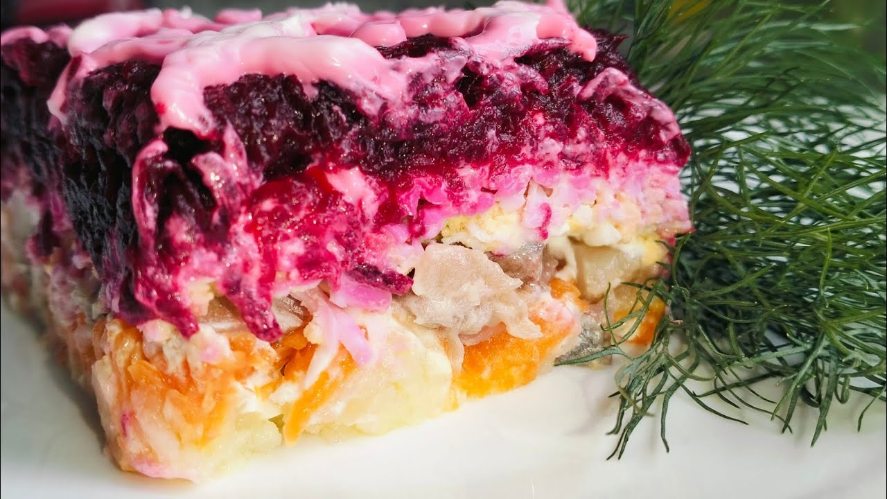 Кулінари розповіли, як приготувати смачний салат з оселедцем нашвидкуруч за оновленим рецептом