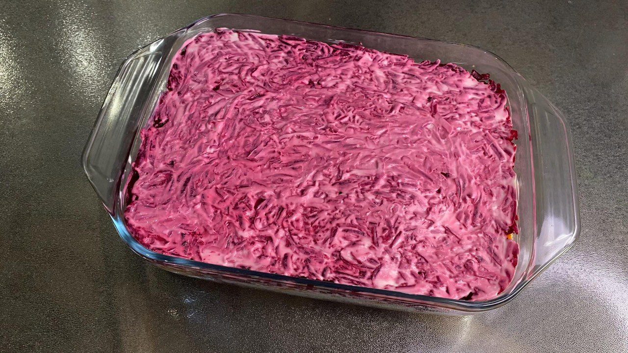 Кулінари розповіли, як приготувати смачний салат з буряка, але без оселедця — рецепт