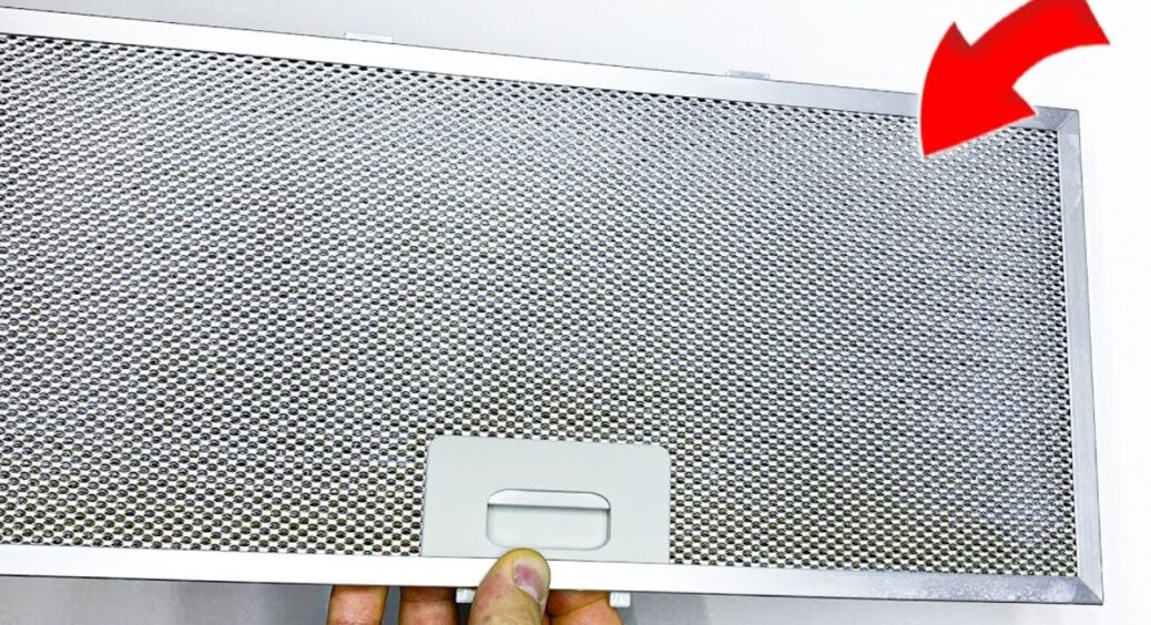 Жир на витяжці зник без тертя: змішала 2 дешеві засоби з кухні – і нанесла всього на 5 хвилин 