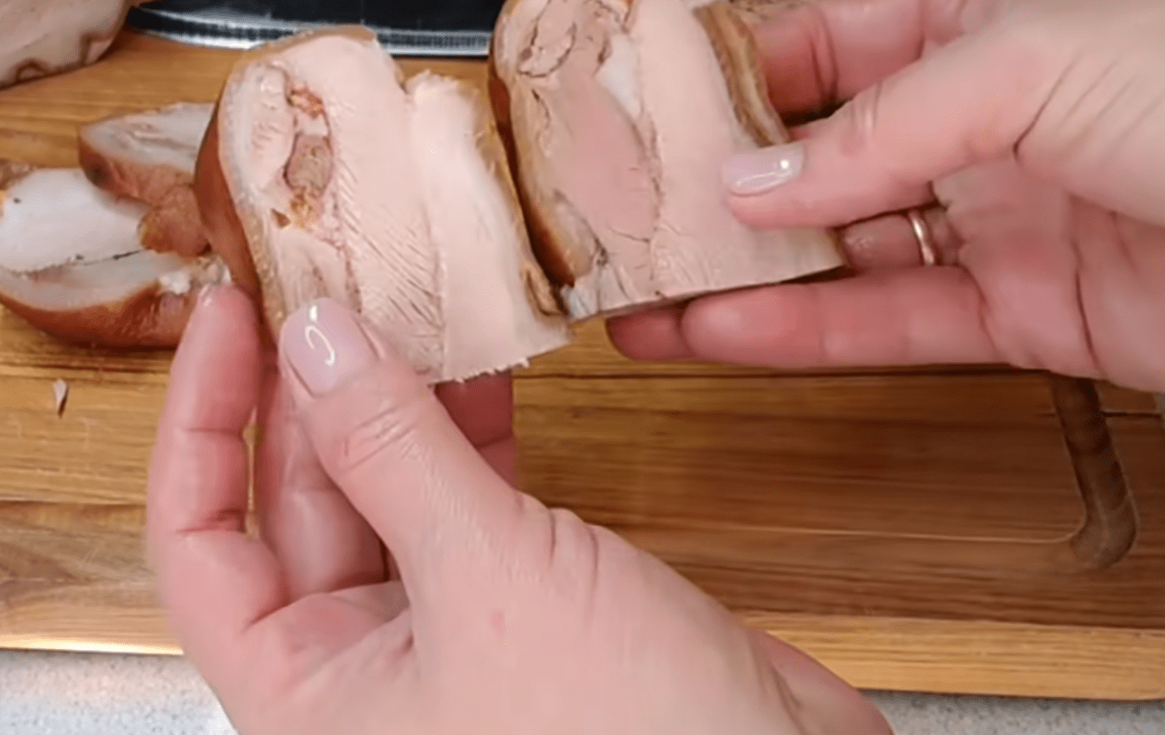 Кулінари поділились рецептом домашньої вареної рульки