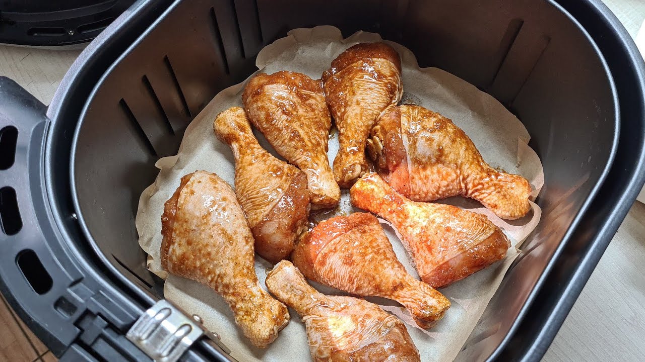 Кулінари розповіли, як приготувати смачні курячі гомілки в аерогрилі, аби вони були хрусткі