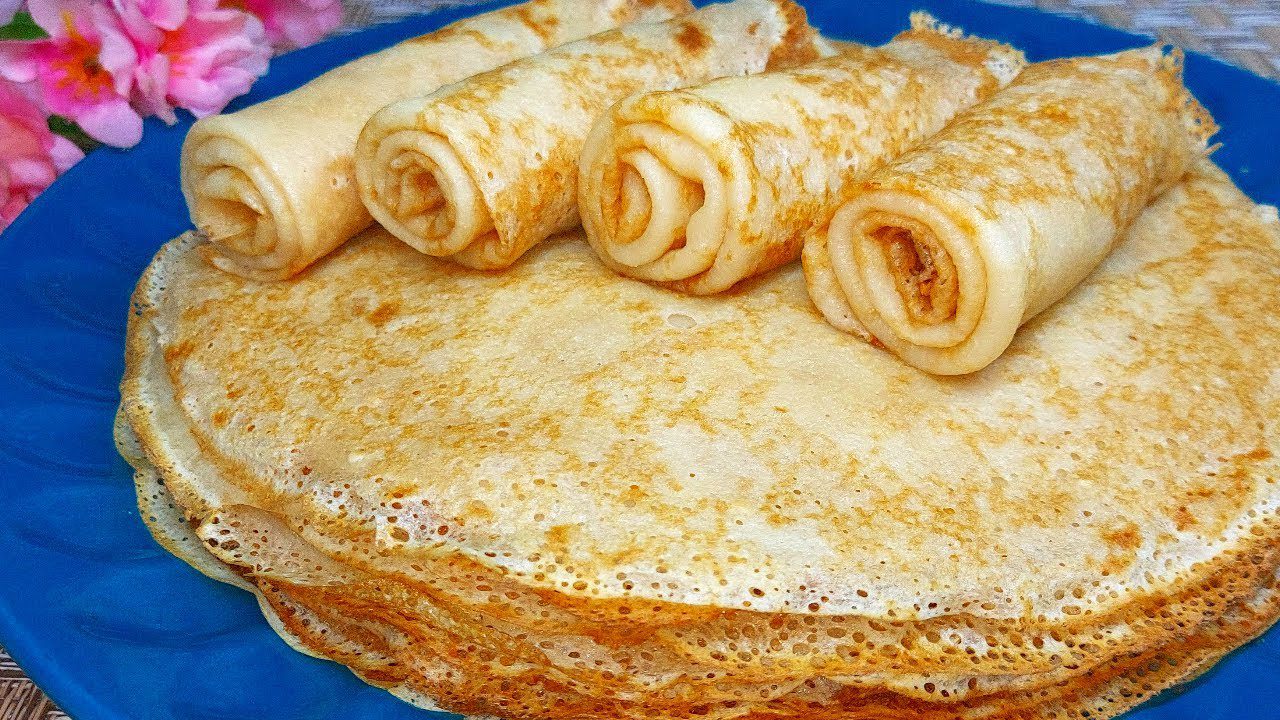 Господині розповіли, що додати в тісто для млинців, аби вони не черствіли навіть наступного дня