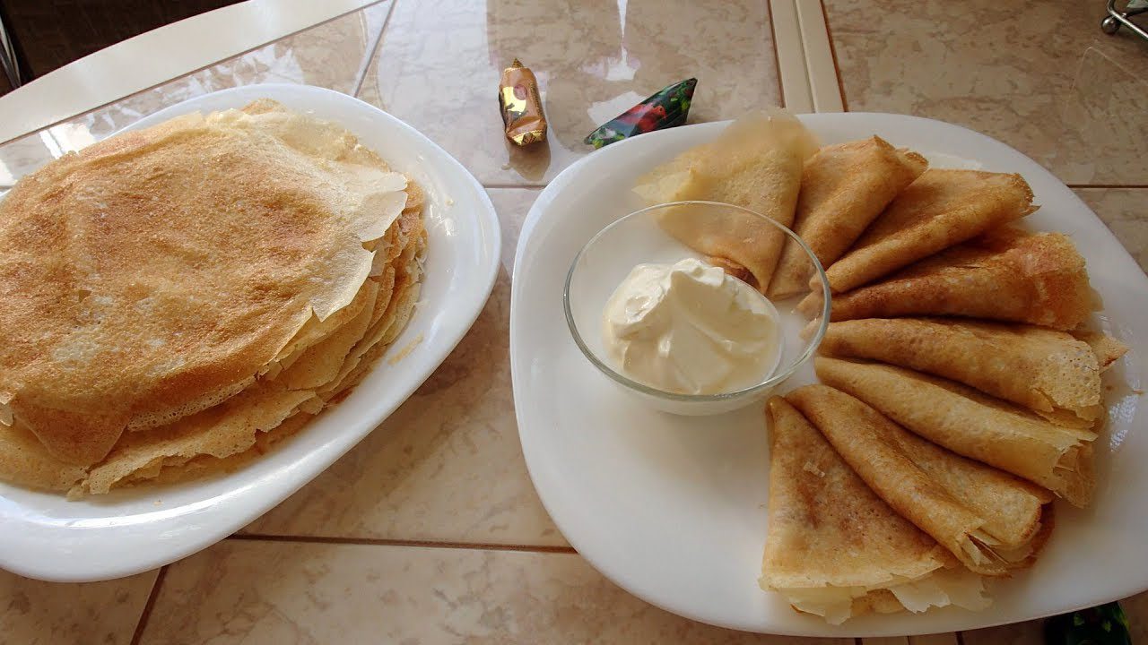 Господині розповіли, що додати в тісто для млинців, аби вони не черствіли навіть наступного дня