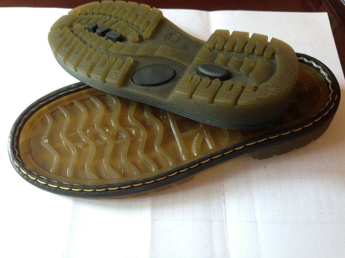 Експерти розповіли, що робити зі слизькою підошвою свого улюбленого взуття взимку в ожеледицю