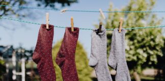 Господині розповіли, як ефективно відіпрати шкарпетки