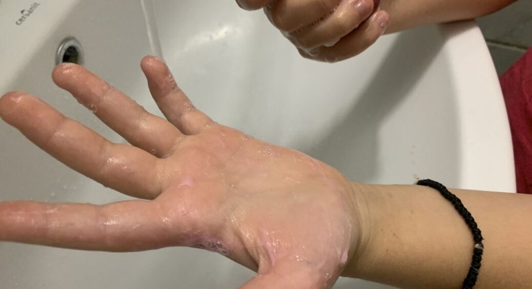 Не мило і не сода: ось яким 1 засобом відмиваю руки після буряка, риби й часнику за 30 секунд 