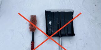 Як очистити подвір'я від льоду легко