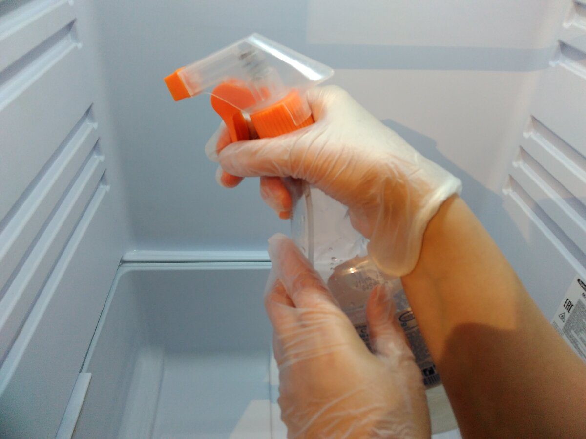 Експерти розповіли, як позбутись від неприємного аромату в холодильнику без соди та оцту