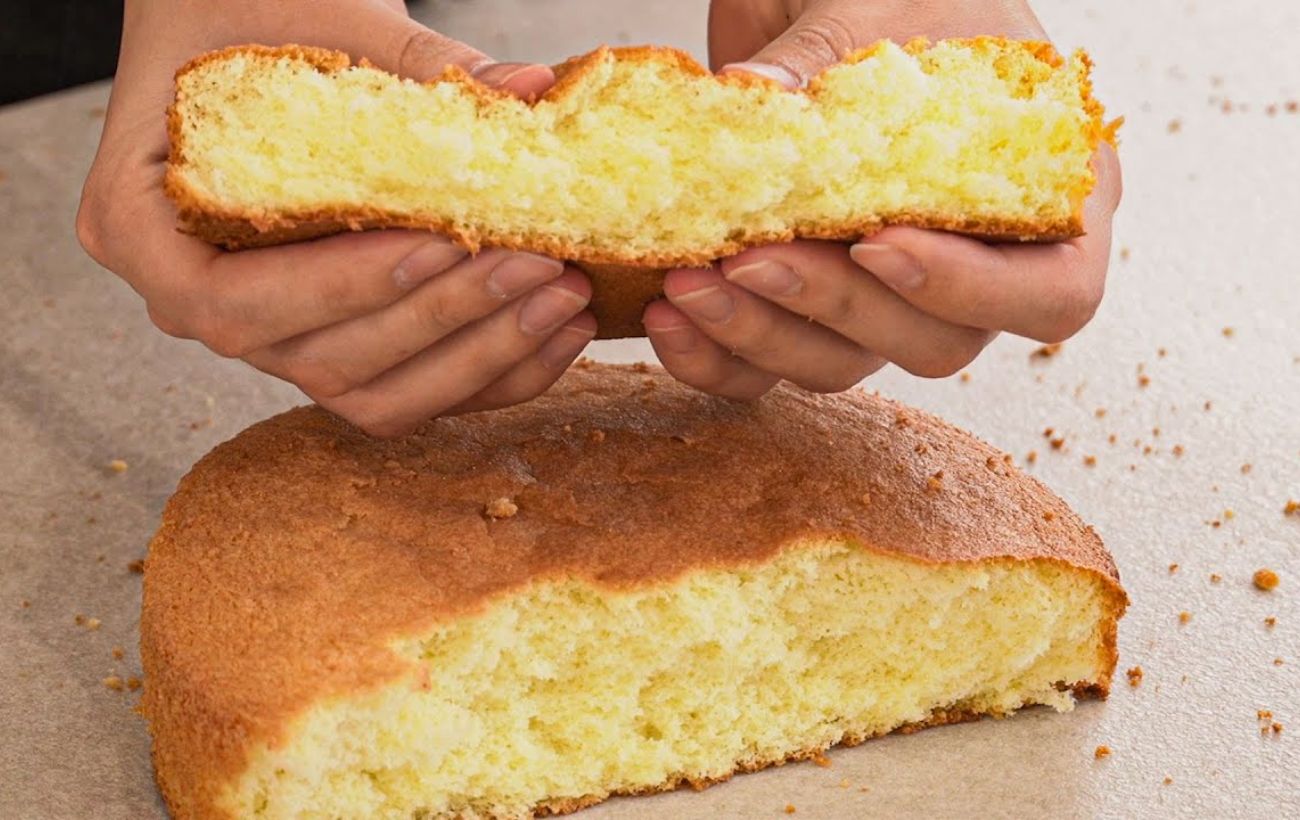 З чим готувати бісквіт, аби він не осідав після випікання