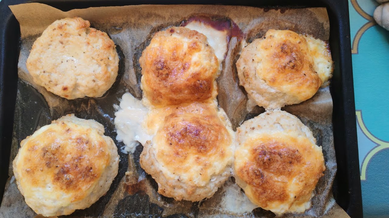 Господині розповіли, як приготувати смачні курячі котлети, аби вони не були сухими всередині