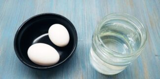 Господині розповіли, як легко визначити свіжість яйця, не розбиваючи його