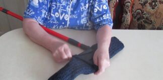 Господині розповіли, навіщо потрібно надягати на швабру стару шкарпетку