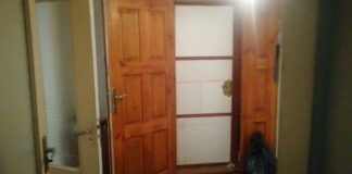 Господині пояснили, як завдяки олії позбутися скрипу дверей 