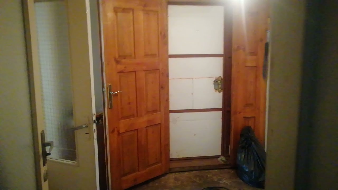 Господарі розповіли, як надійно утеплити вхідні двері, щоб не було протягів