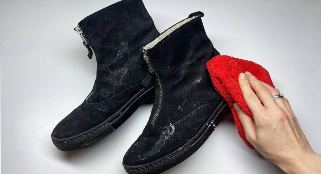 Як тільки на замшевих чоботях з’явилися плями, протираю їх скоринкою чорного хліба: 1 рух – і повна краса 