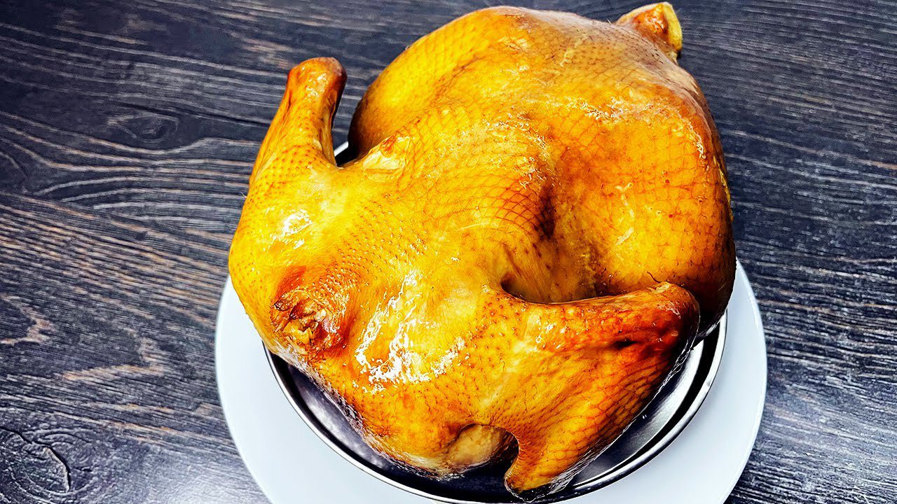 Кулінари розповіли, як приготувати копчену курку в домашніх умовах у каструлі