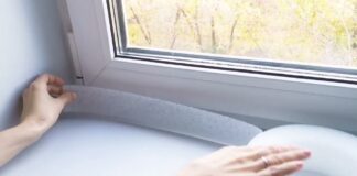 Господині поділилися домашнім способом, який допоможе утеплити підвіконня