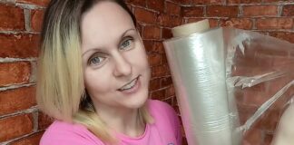 Господині розповіли, як харчова плівка допоможе боротися з липким жиром на кухні