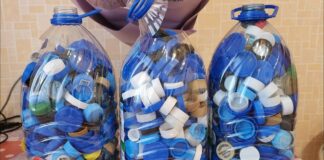 Господині розповіли, що цікавого можна зробити з кришками від пластикових пляшок