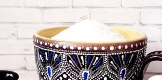 Господині розповіли, навіщо потрібно ставити ємність із сіллю на підвіконня