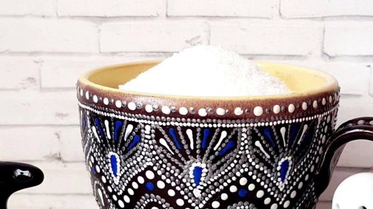 Господині розповіли, навіщо потрібно ставити ємність із сіллю на підвіконня