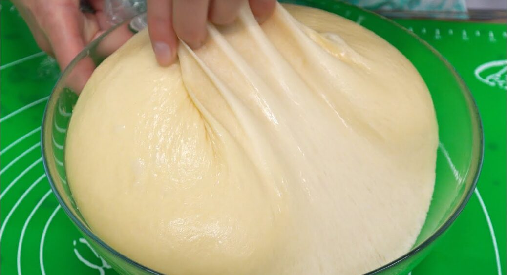 Змішую тісто за 5 хвилин – і готую смачнючі пиріжки та булочки: чудово зберігається до 3 діб і не скисає 