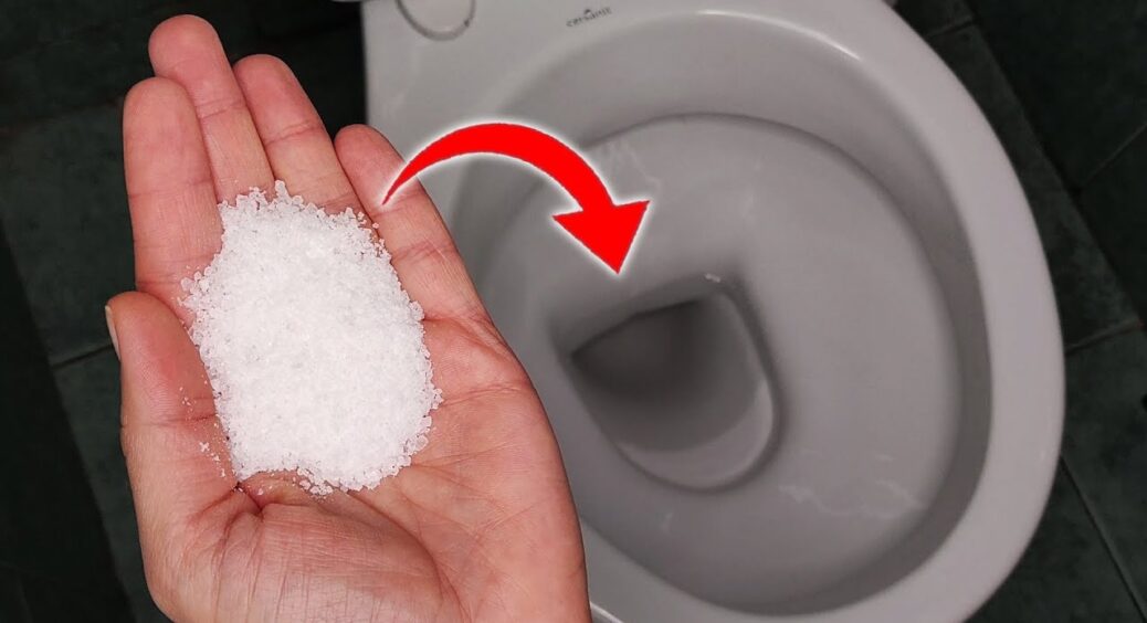“5 ложок чистоти”: просто засипала в унітаз, пішла на роботу, прийшла – сяє білосніжно як новий 