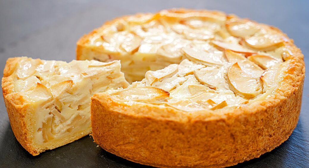 Пиріг на кефірі всього лише за 5 хвилин підготовки: 1 проста начинка — і гості просять рецепт 