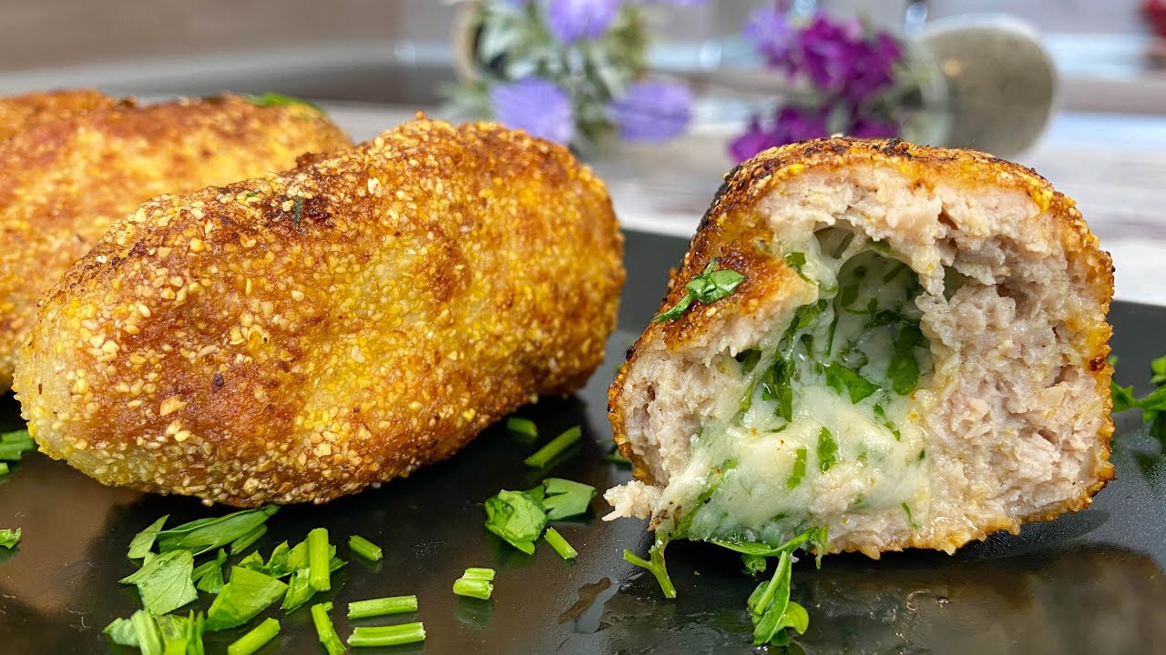 Кулінари розповіли, як приготувати ліниві котлети по-київськи з курячого фаршу