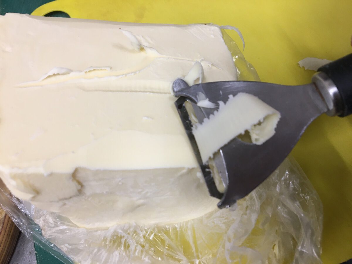 Експерти розповіли, який простий тест допоможе визначити якість і смак вершкового масла