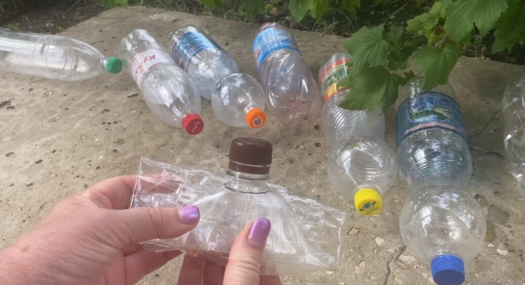 Не сміття, а золото: 3 трюки для дачників, як можна із користю використовувати пластикові пляшки для розсади 