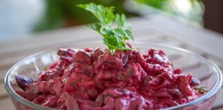 Кулінари розповіли, як приготувати неймовірно смачний салат із буряка