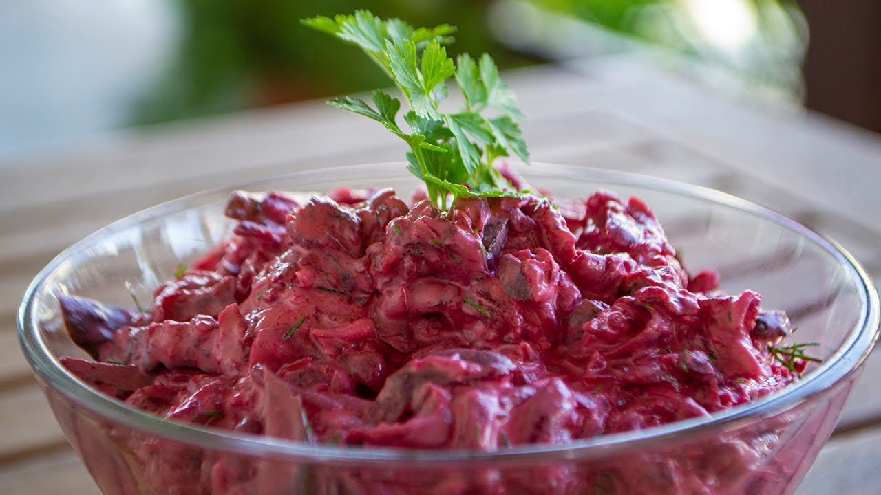 Кулінари розповіли, як приготувати неймовірно смачний салат із буряка