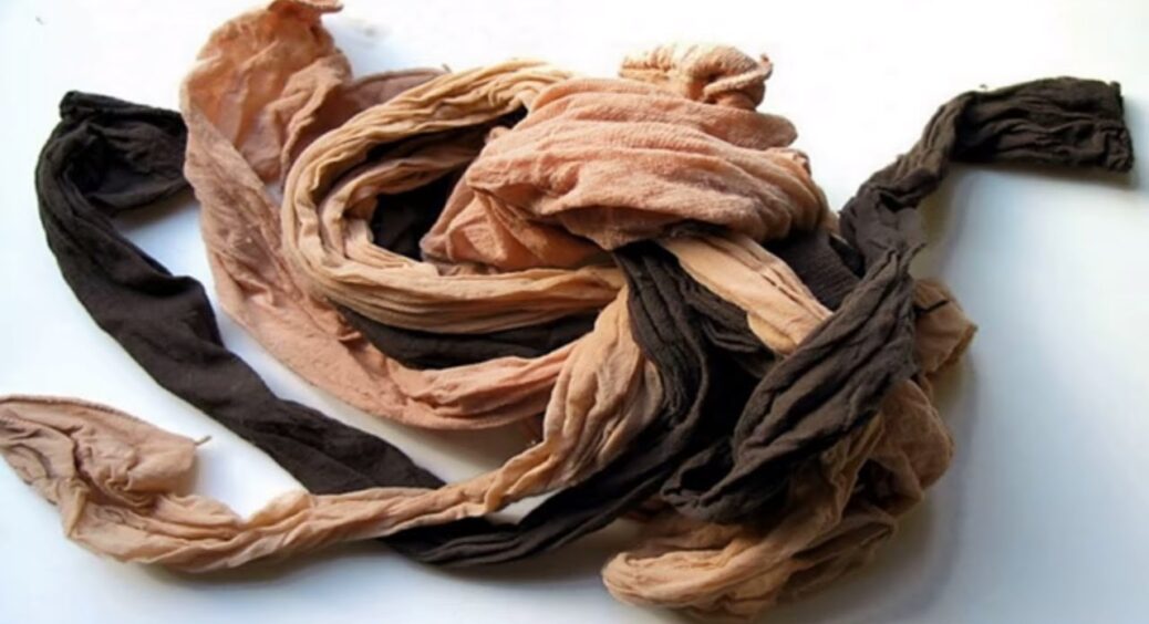 Натягнула капрон на трубку пилососа – і знайшла сережку за 10 секунд: ще 9 трюків із непотрібних колготок 