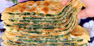 Кулінари поділилися рецептом коржиків із прісного тіста з начинкою із зелені