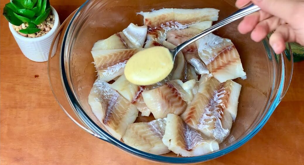 Скумбрію більше не купую: готую минтай по-французьки – смачнішої риби ви точно не їли. Бюджетний рецепт 