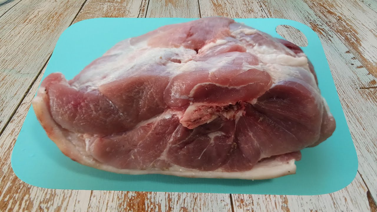 Шеф-кухарі розповіли, чому не можна мити сире м'ясо перед приготуванням