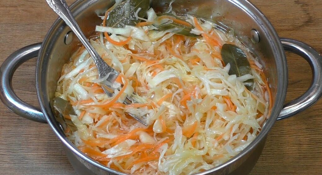 Додаю 2 прості інгредієнти – і квашена капуста хрумтить навіть через 6 місяців: мій точний розрахунок солі 