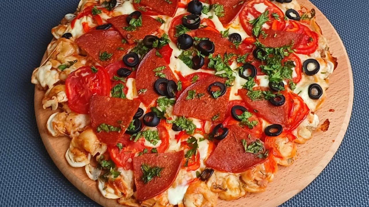 Кулінари поділилися простим рецептом дуже смачної піци з пельменів