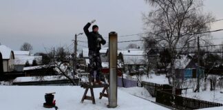 Господарі розповіли, як швидко очистити димар за допомогою пластикової пляшки