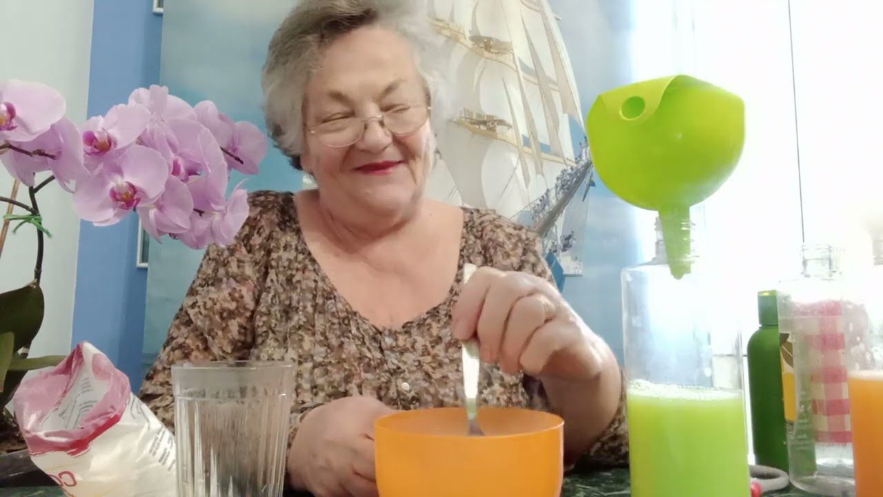 Господині розповіли, як приготувати дієвий домашній засіб для миття посуду