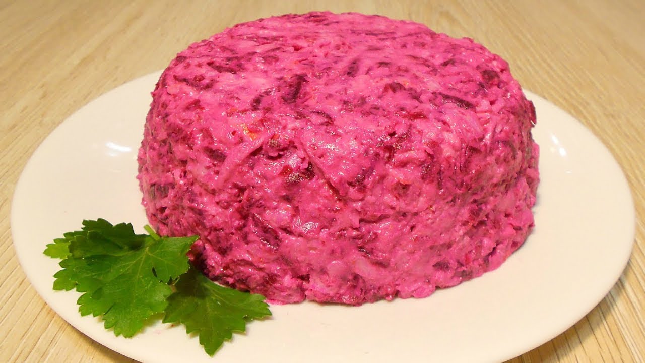 Кулінари поділилися рецептом простого салату з буряка та крабових паличок