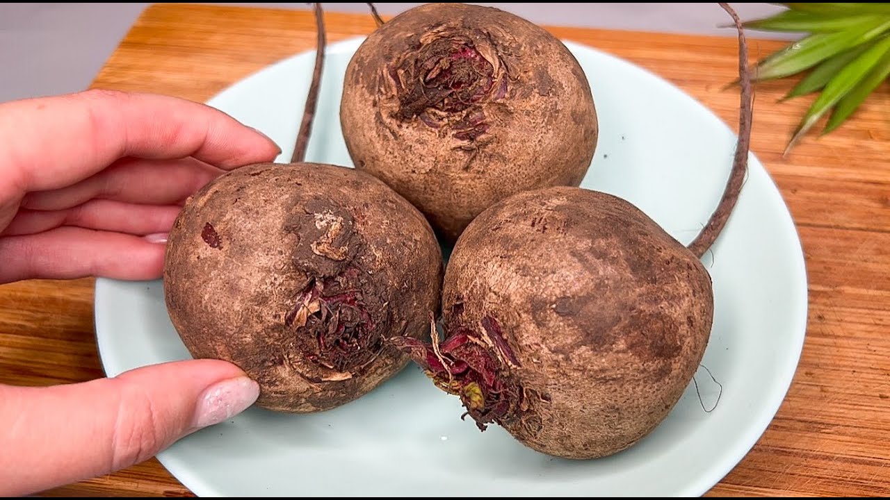 Експерти розповіли, як очистити нігті та руки від слідів куркуми і буряка без клопоту та швидко