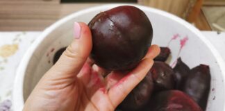 Господині розповіли, як швидко зварити буряк для салатів 