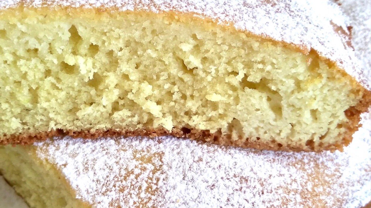 Кулінари розповіли, як можна просто приготувати пиріг на кефірі без вагів і міксера — рецепт